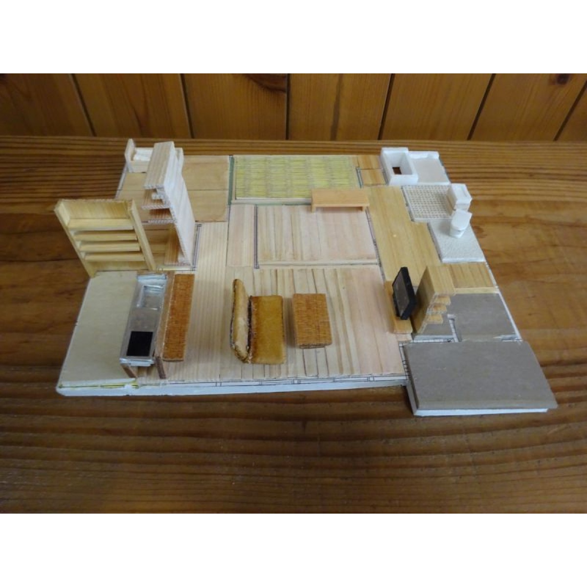 画像2: ロフトのある家（模型）